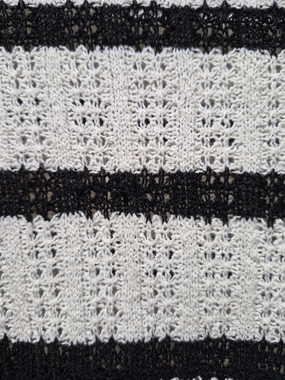 Reitmans White and Black Open-Knit Crochet Sweater Size Xs - Picture 4 of 7